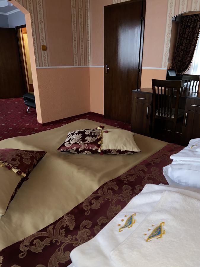 Отель Intourist-Zakarpattia Hotel Ужгород