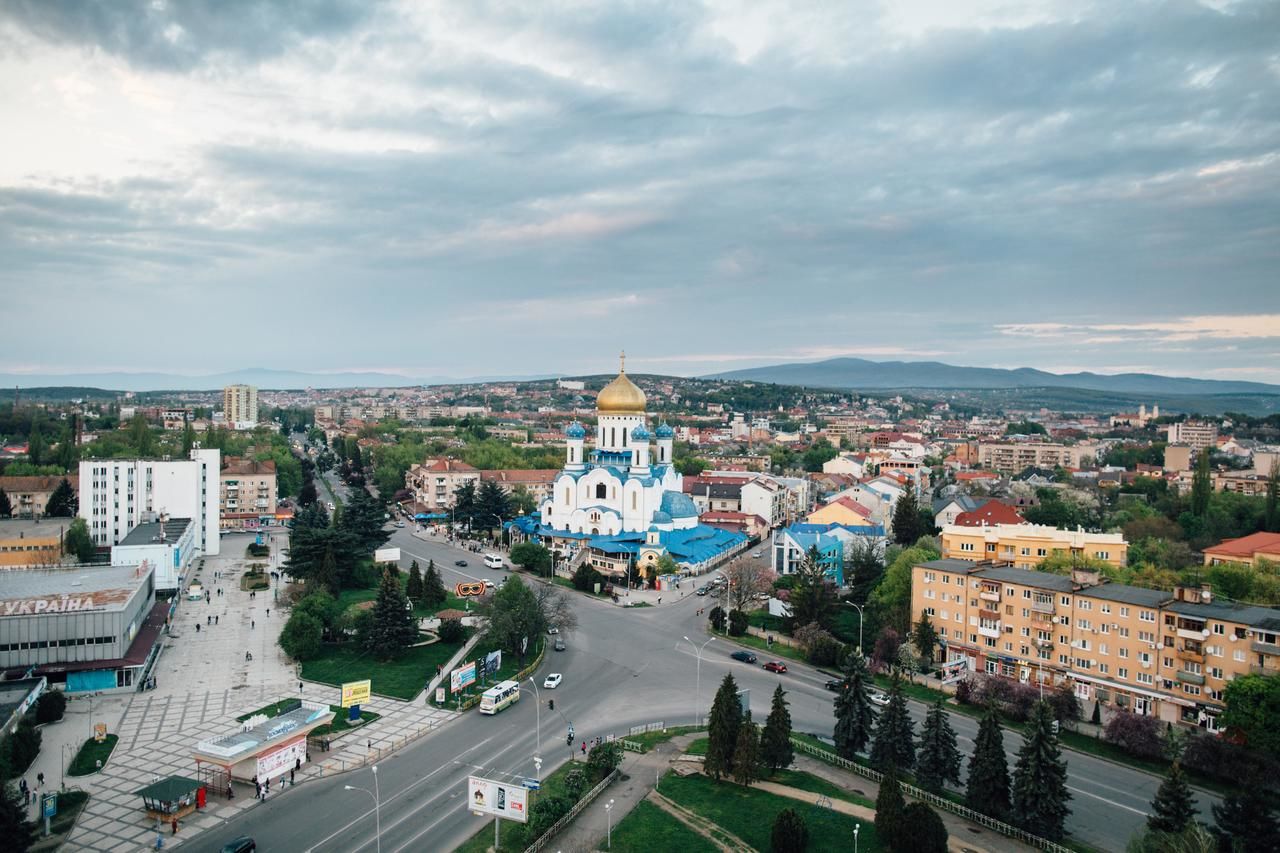 Отель Intourist-Zakarpattia Hotel Ужгород