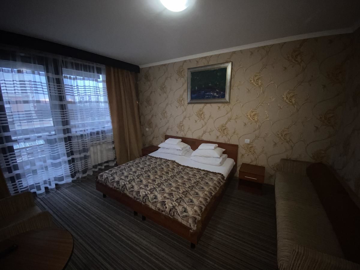 Отель Intourist-Zakarpattia Hotel Ужгород