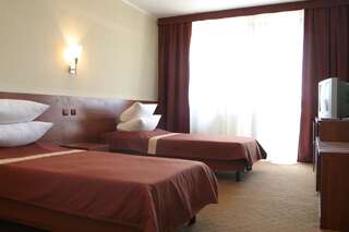 Отель Intourist-Zakarpattia Hotel Ужгород Представительский двухместный номер с 2 отдельными кроватями-2