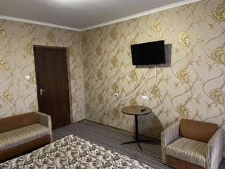 Отель Intourist-Zakarpattia Hotel Ужгород Двухместный номер бизнес-класса с 2 отдельными кроватями-1
