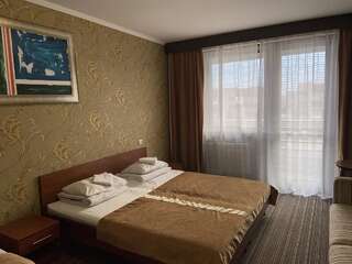 Отель Intourist-Zakarpattia Hotel Ужгород Двухместный номер бизнес-класса с 2 отдельными кроватями-3